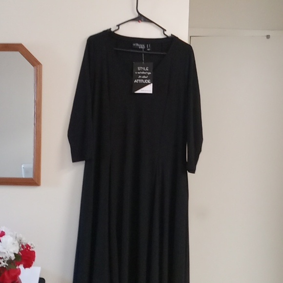 Black dresd - Picture 2 of 4